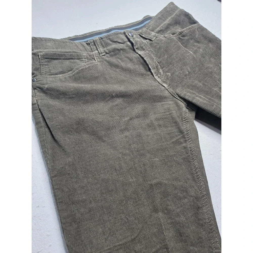 Saks Fifth Avenue Active Corduroy Pants Men's 40x32 Olive Green Straight Leg